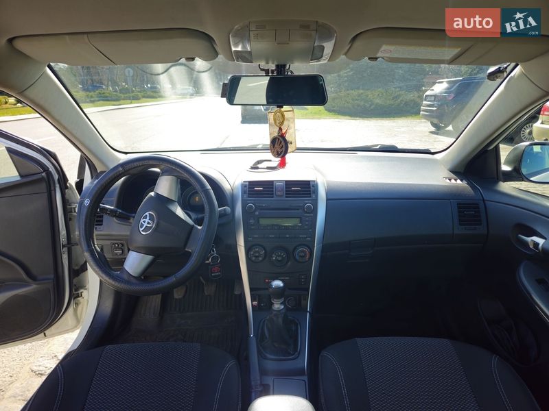 Седан Toyota Corolla 2012 в Кременчуге