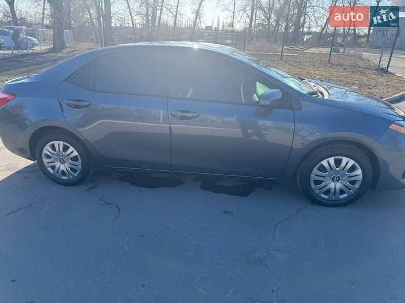 Седан Toyota Corolla 2016 в Кременчуге