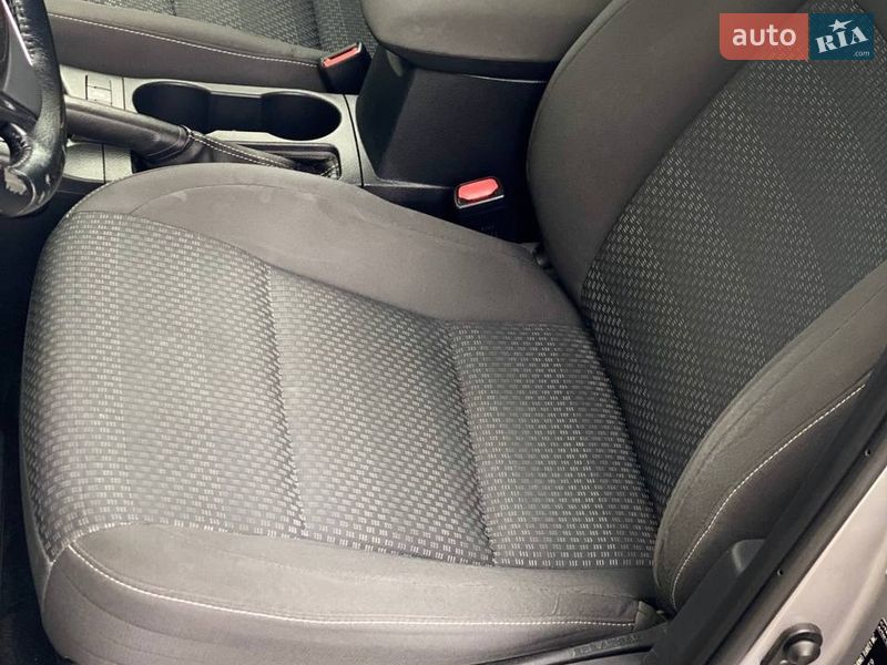 Седан Toyota Corolla 2017 в Киеве фото 24 Седан Toyota Corolla 2017 в Киеве