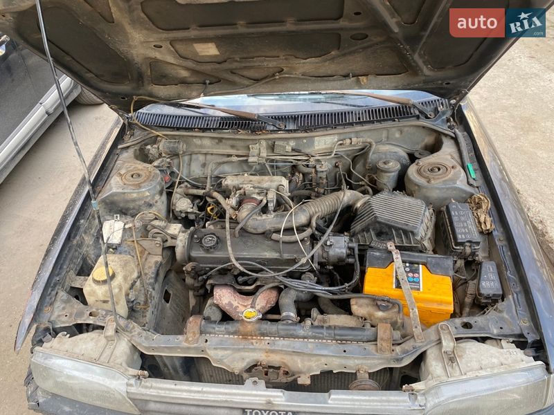Седан Toyota Corolla 1990 в Харкові