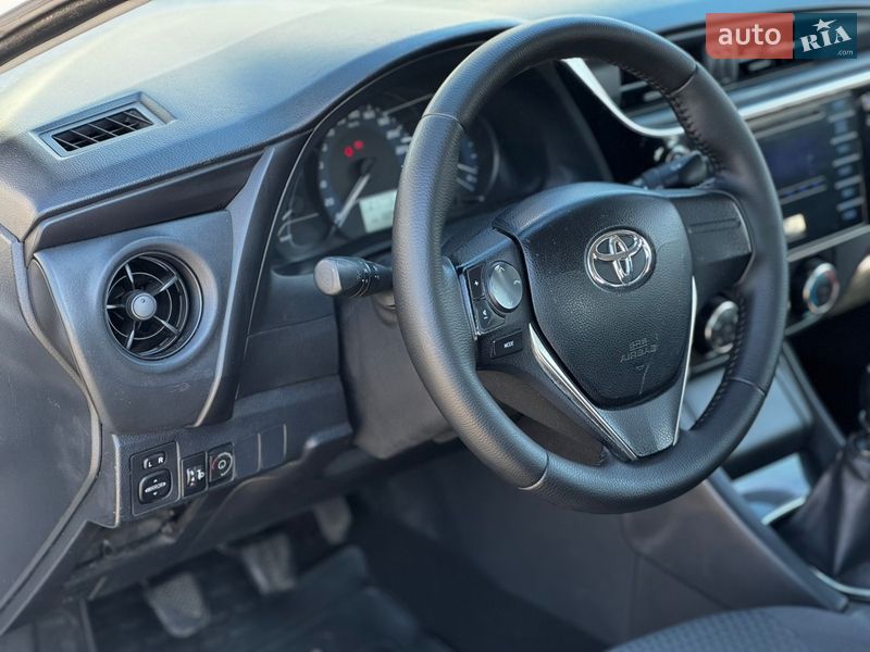 Седан Toyota Corolla 2018 в Киеве