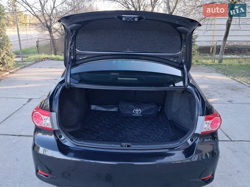 Седан Toyota Corolla 2011 в Івано-Франківську