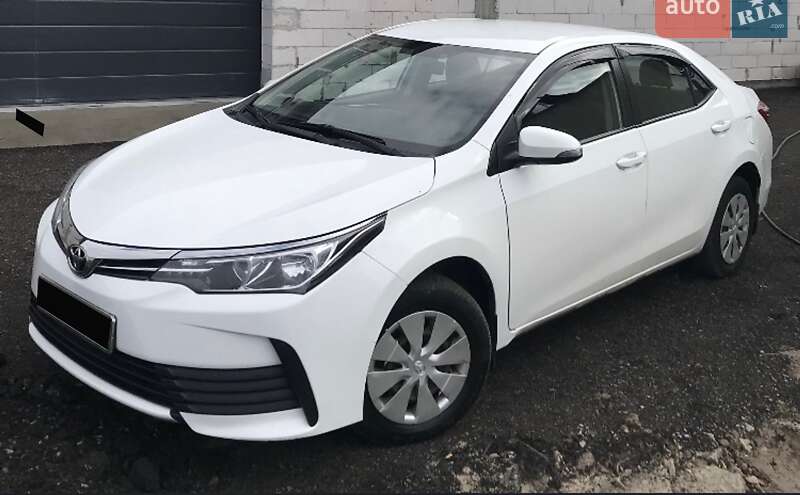Седан Toyota Corolla 2017 в Киеве