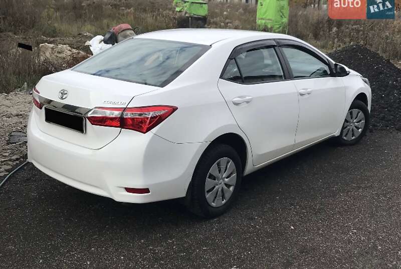 Седан Toyota Corolla 2017 в Киеве