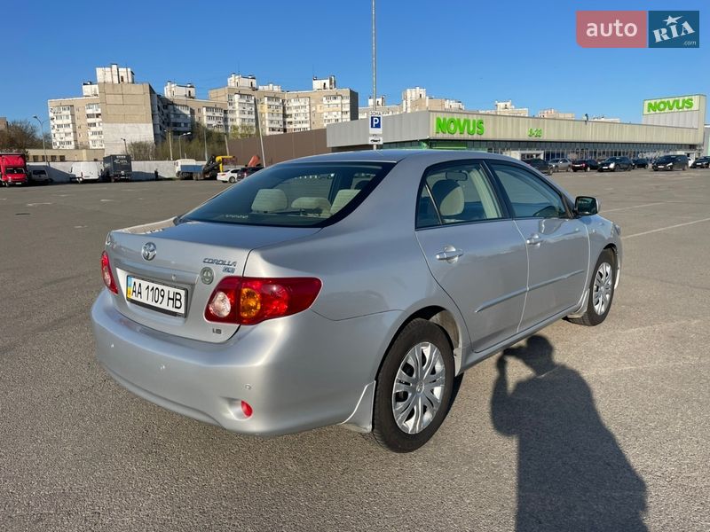Седан Toyota Corolla 2008 в Киеве