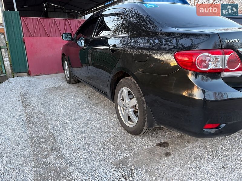 Седан Toyota Corolla 2013 в П'ятихатках