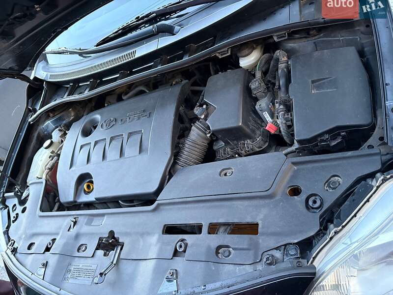 Седан Toyota Corolla 2013 в П'ятихатках