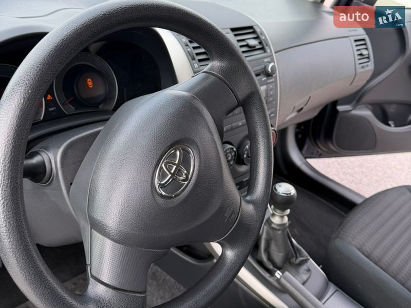 Седан Toyota Corolla 2009 в Днепре