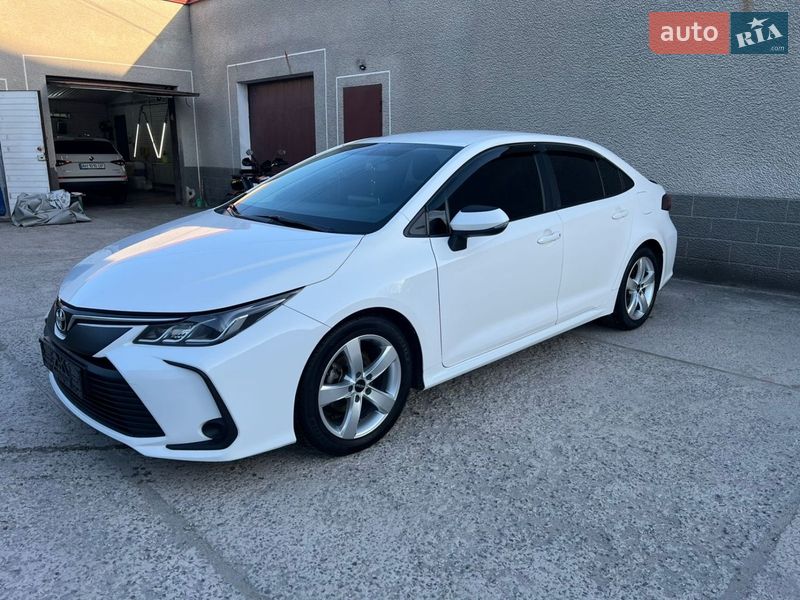 Седан Toyota Corolla 2019 в Дніпрі