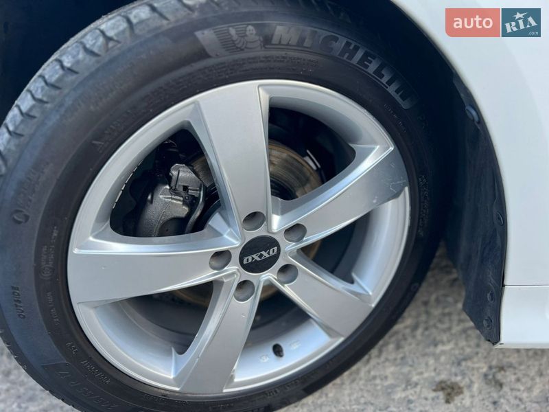 Седан Toyota Corolla 2019 в Дніпрі