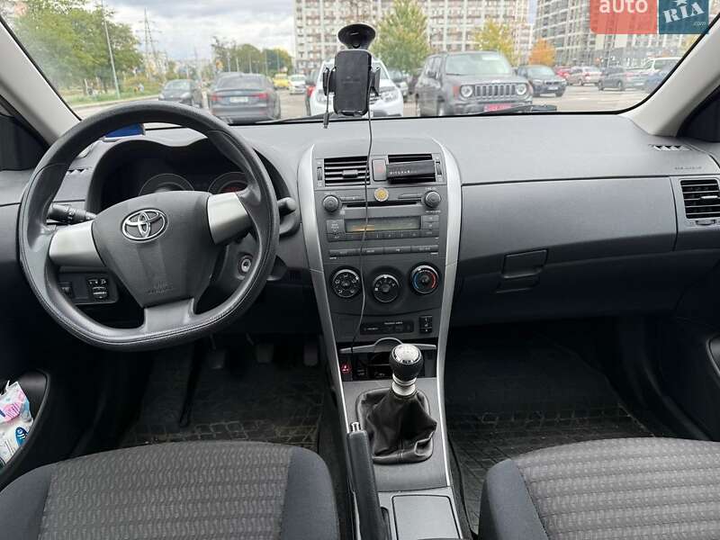 Седан Toyota Corolla 2011 в Киеве