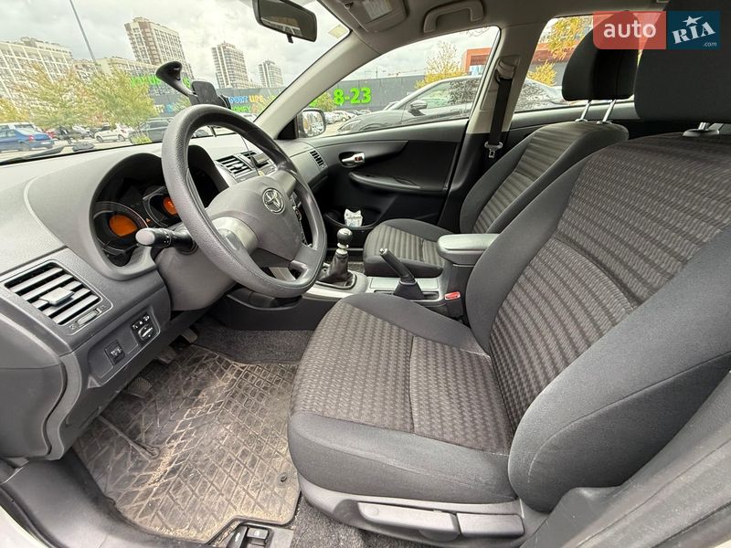 Седан Toyota Corolla 2011 в Киеве