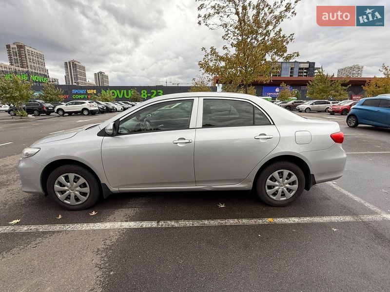 Седан Toyota Corolla 2011 в Киеве