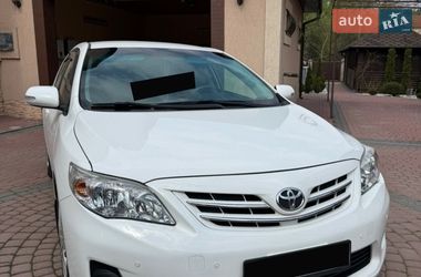 Седан Toyota Corolla 2011 в Черновцах