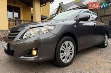 Седан Toyota Corolla 2008 в Львове
