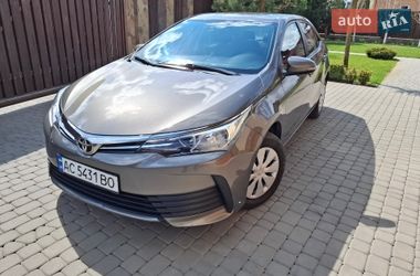 Седан Toyota Corolla 2016 в Луцьку