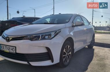 Седан Toyota Corolla 2017 в Киеве