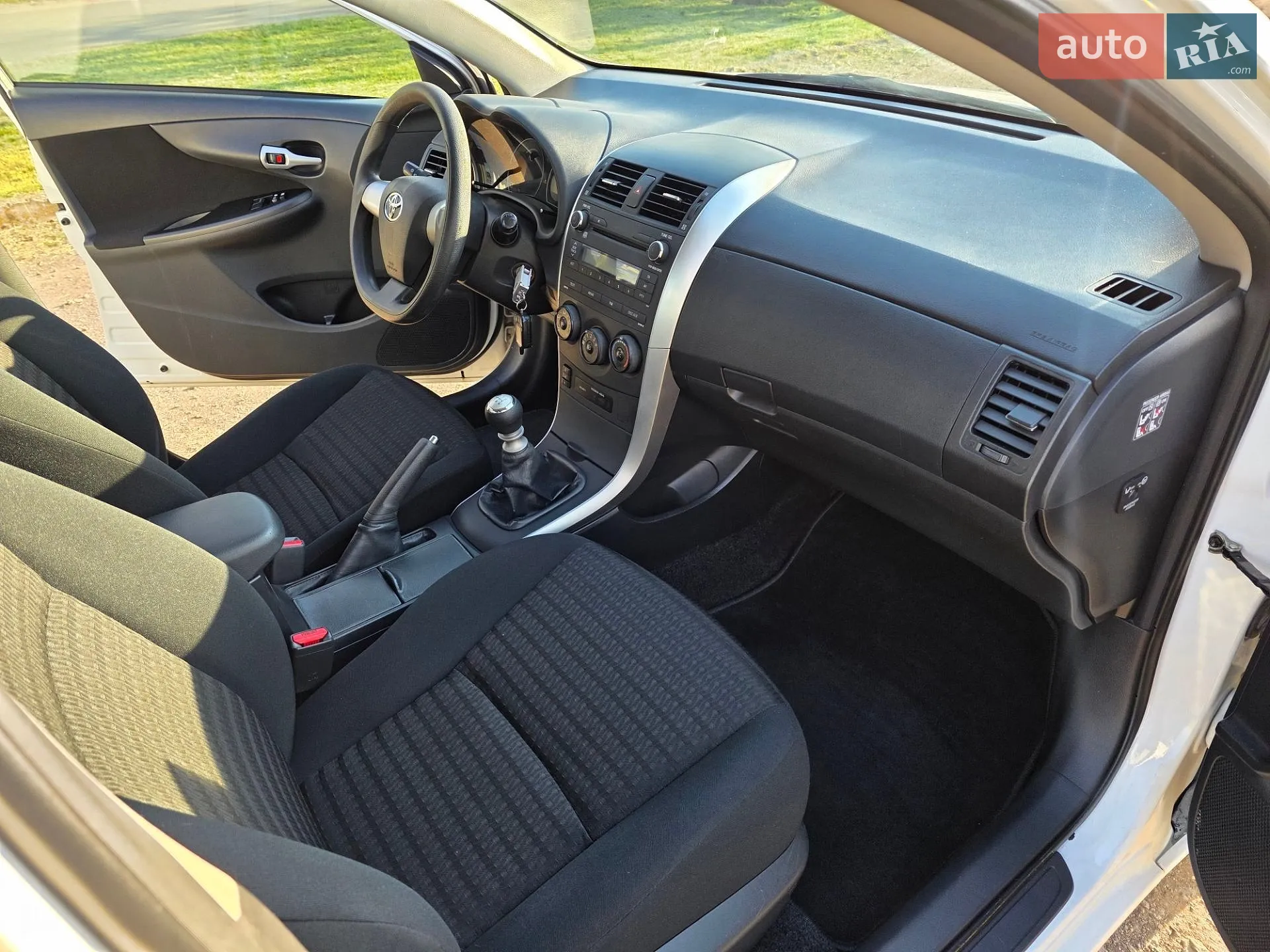 2010 Toyota Corolla - мініатюра 12