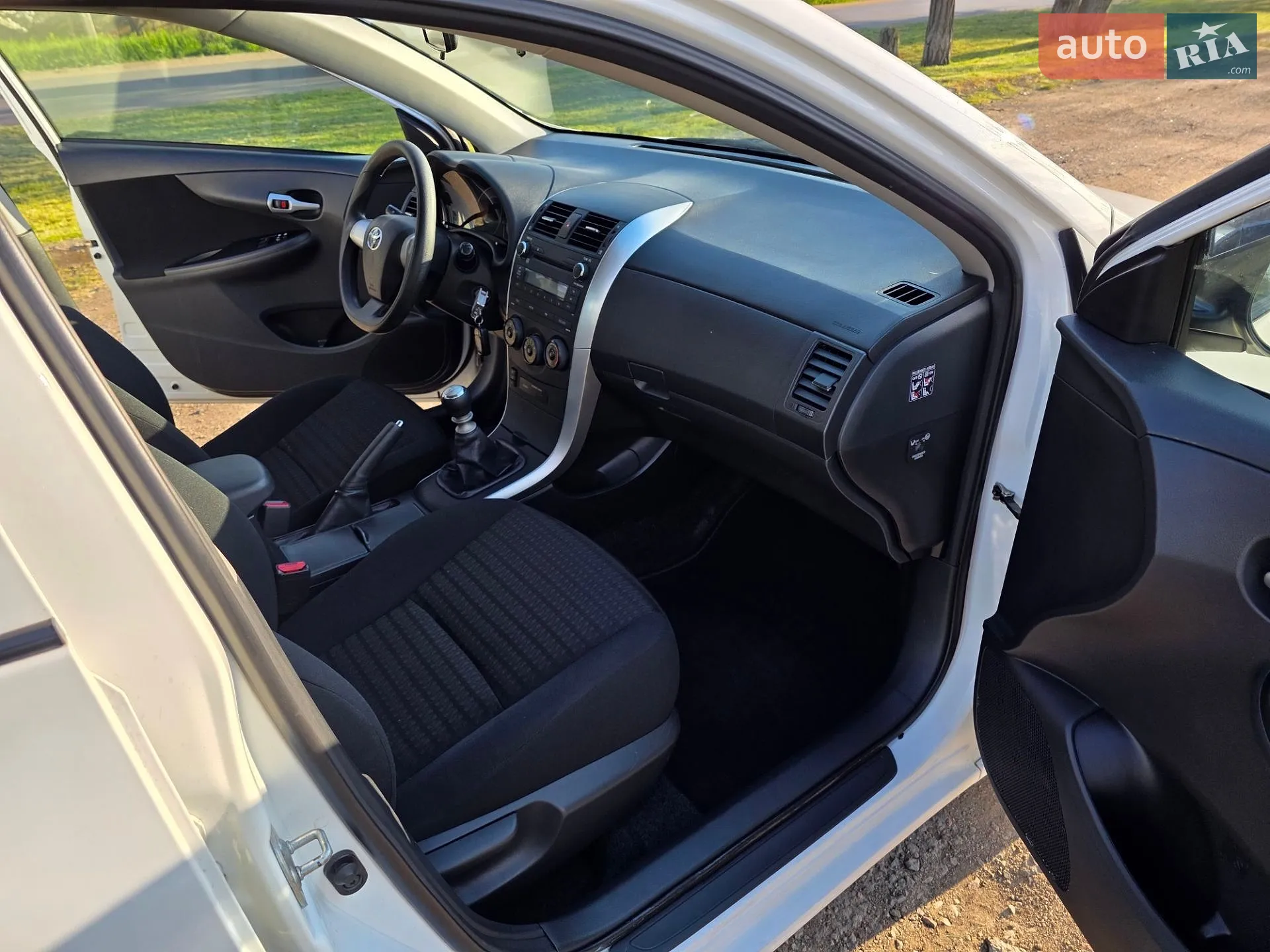 2010 Toyota Corolla - мініатюра 11