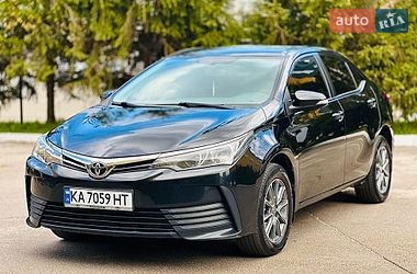 Седан Toyota Corolla 2017 в Києві