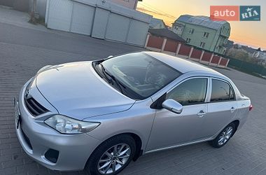 Седан Toyota Corolla 2012 в Пустомытах