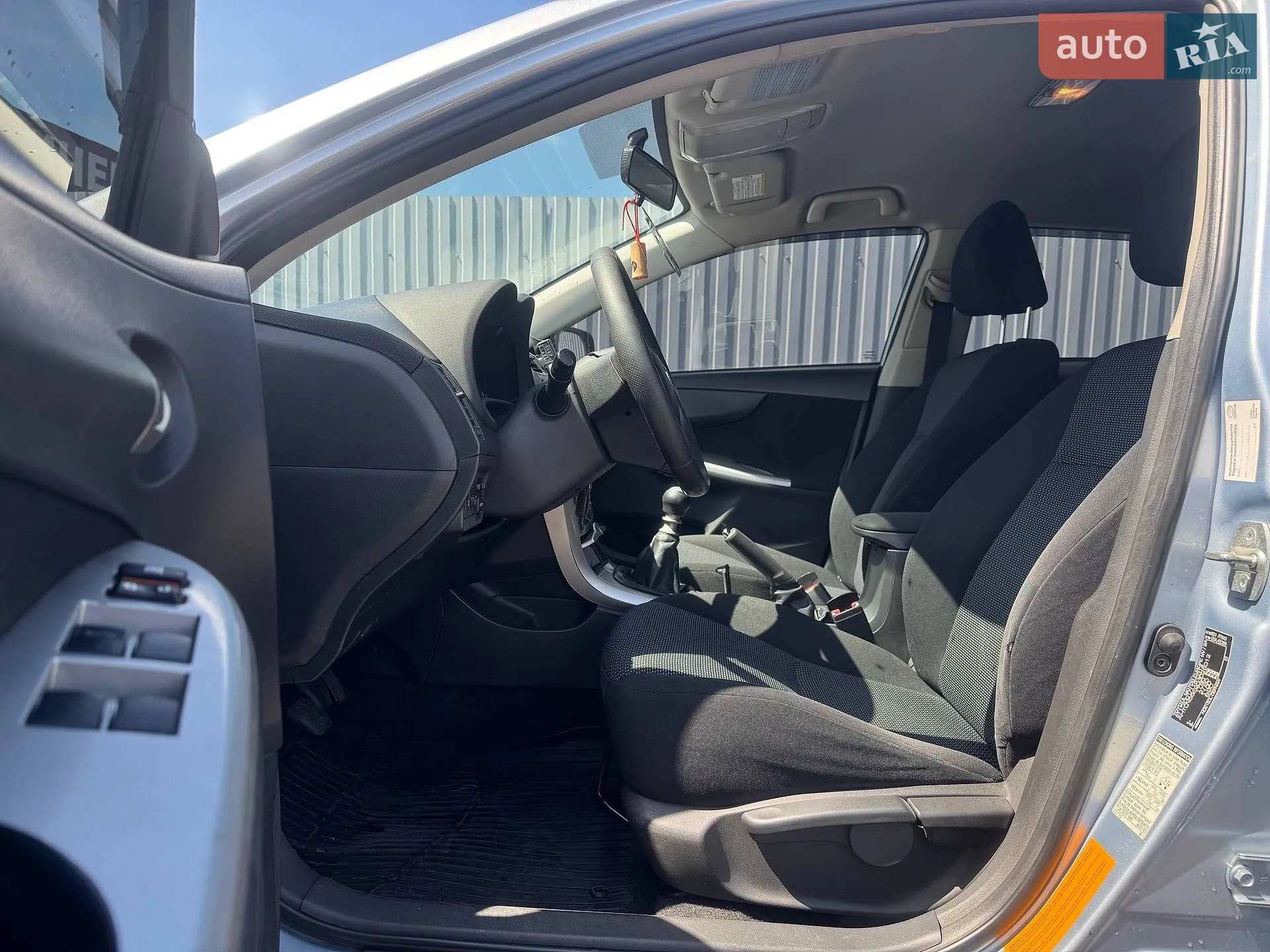 2010 Toyota Corolla - мініатюра 9