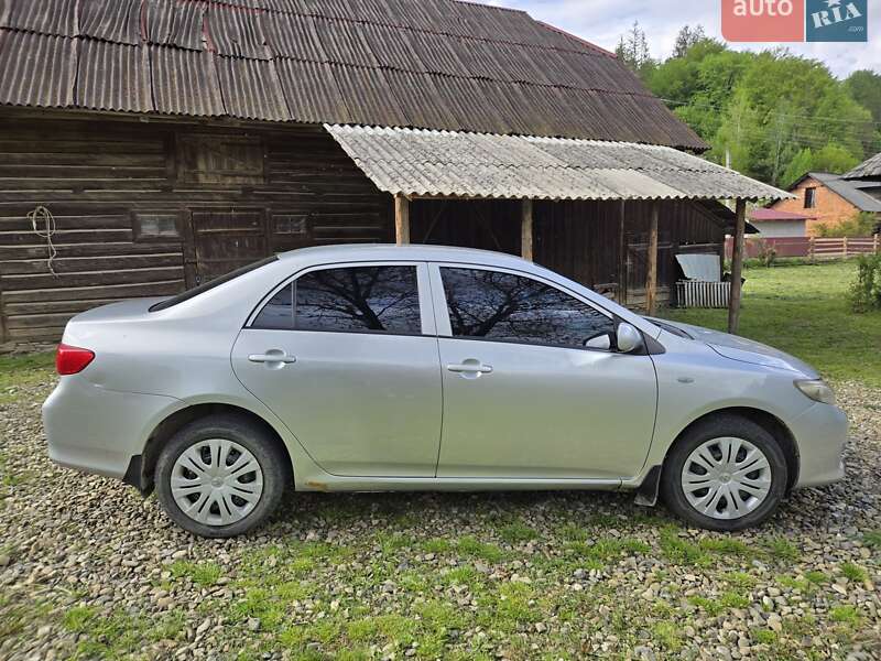 Седан Toyota Corolla 2007 в Вижнице