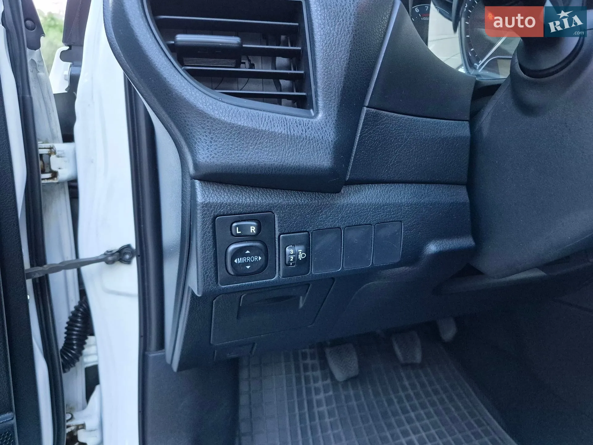 2013 Toyota Corolla - мініатюра 30
