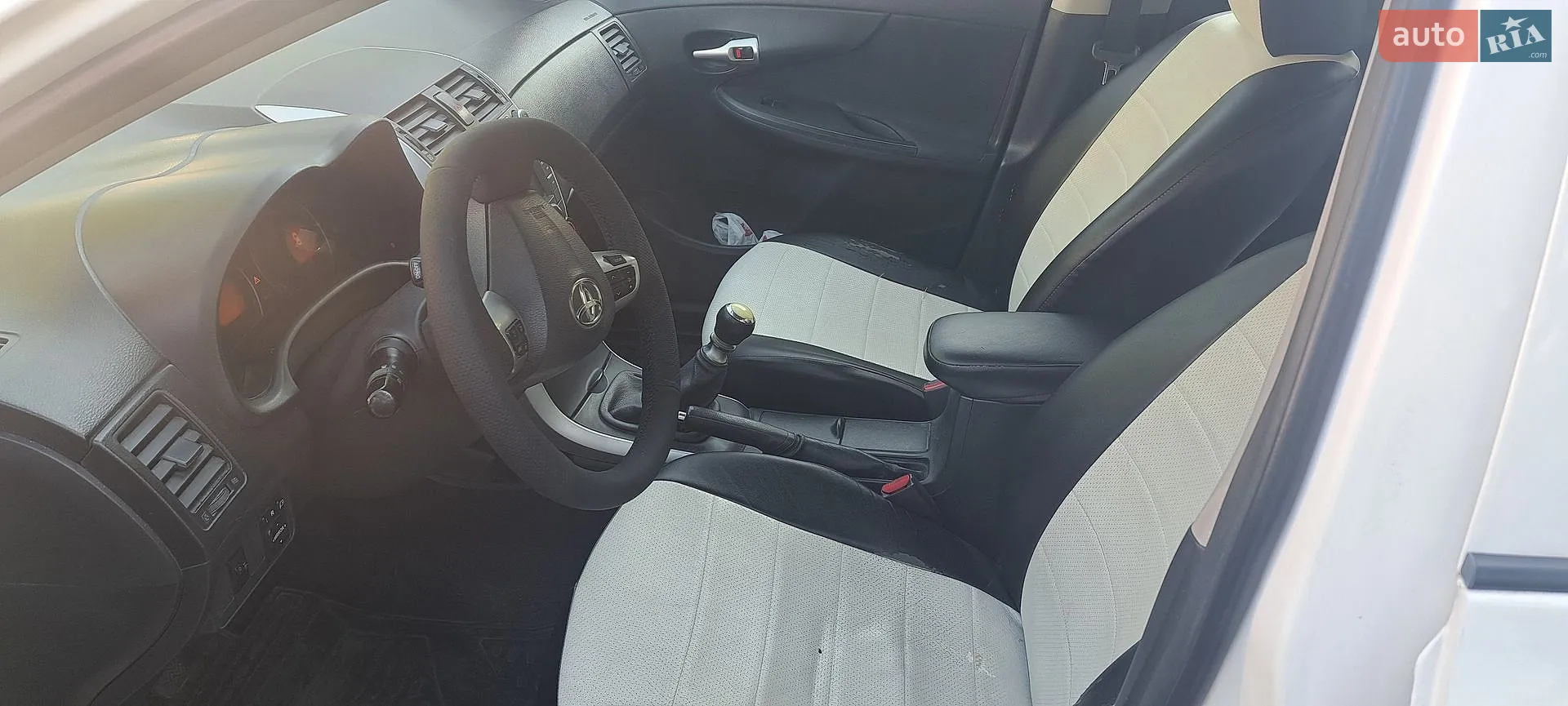 2010 Toyota Corolla - мініатюра 22