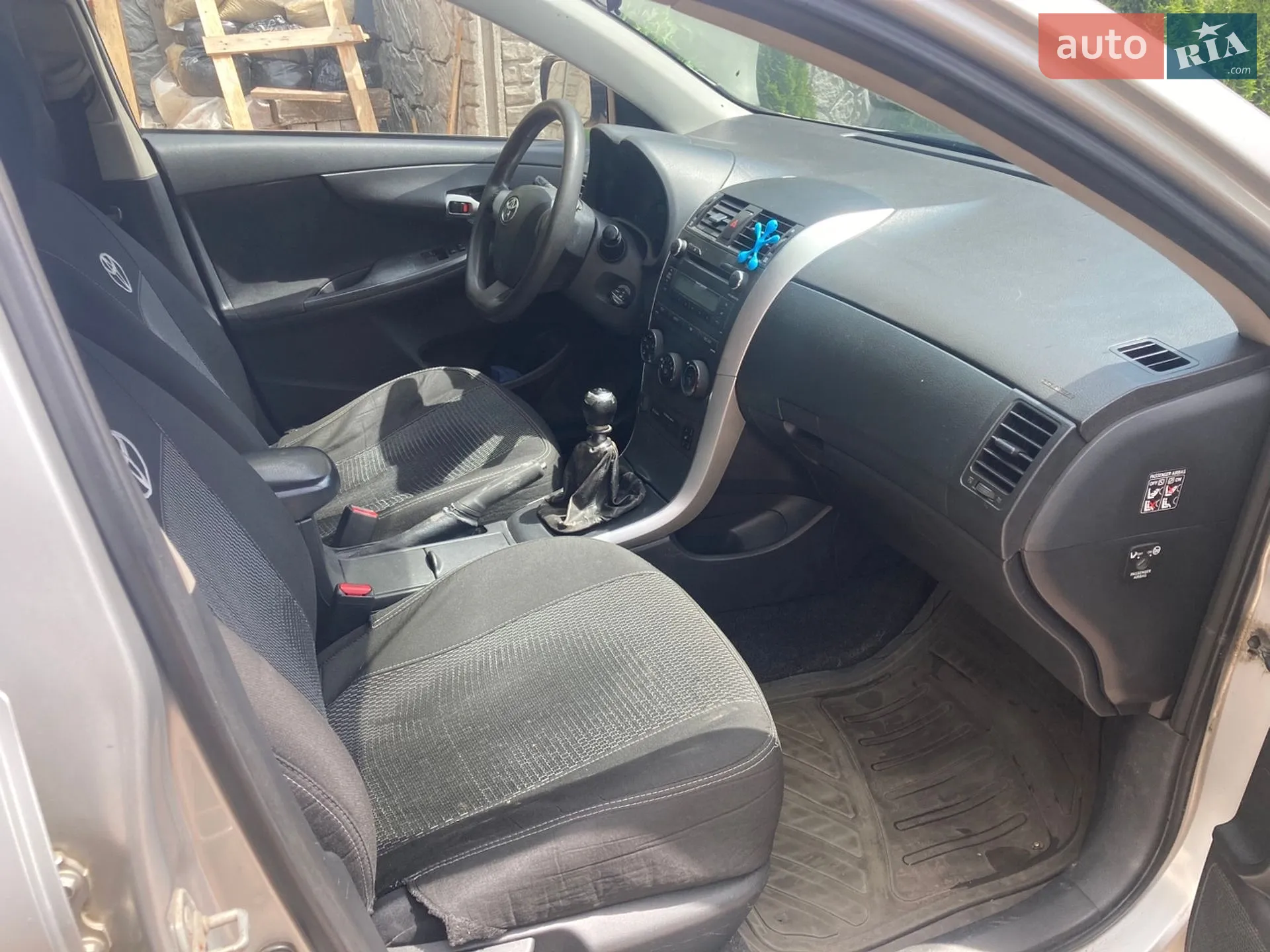 2010 Toyota Corolla - мініатюра 11
