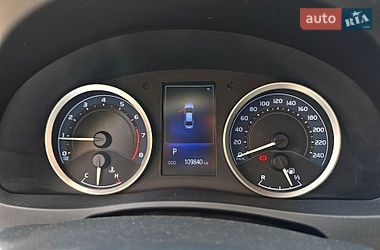 Седан Toyota Corolla 2017 в Киеве