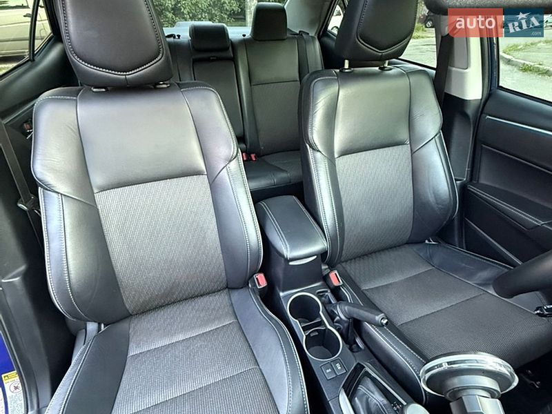 Седан Toyota Corolla 2015 в Киеве