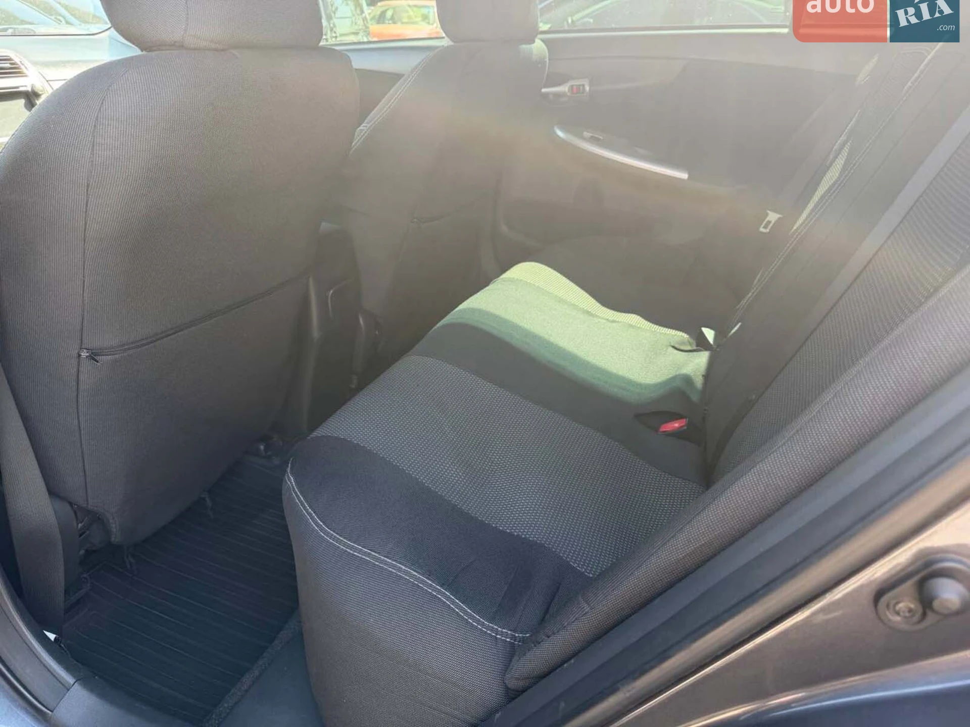 2010 Toyota Corolla - мініатюра 11