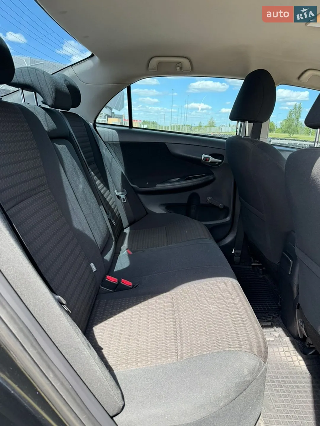 2010 Toyota Corolla - мініатюра 11
