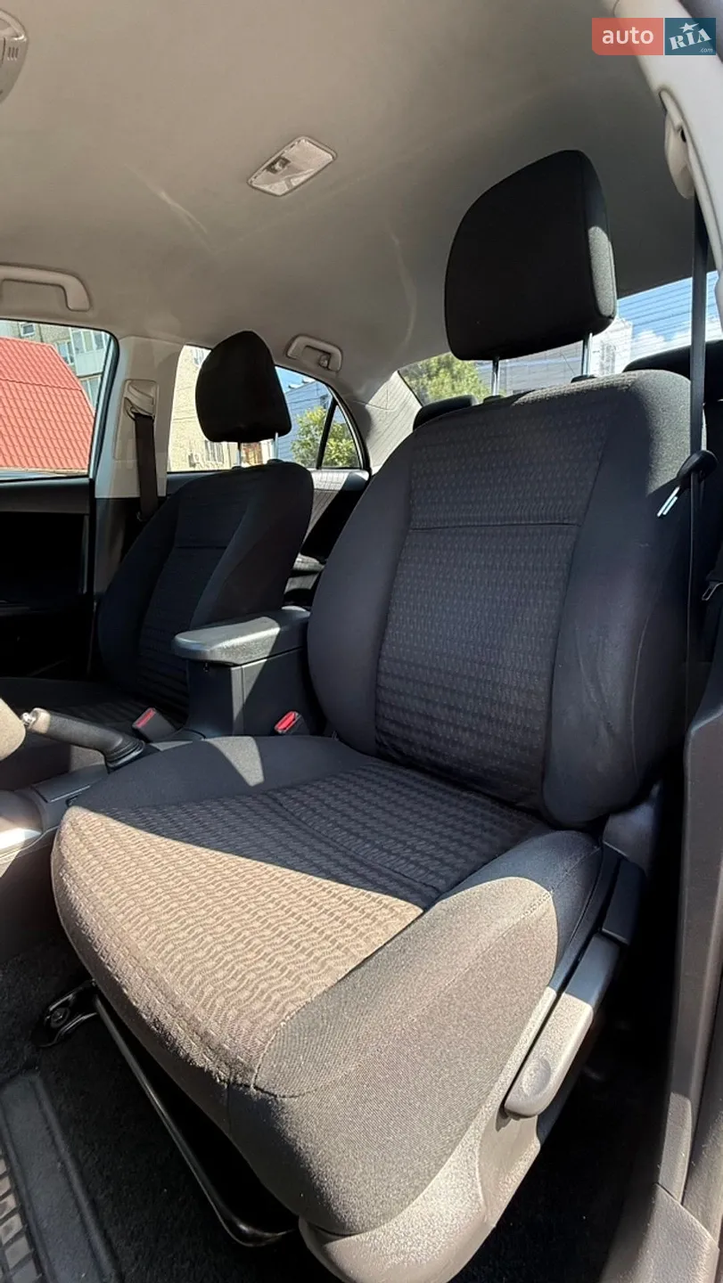 2010 Toyota Corolla - мініатюра 19
