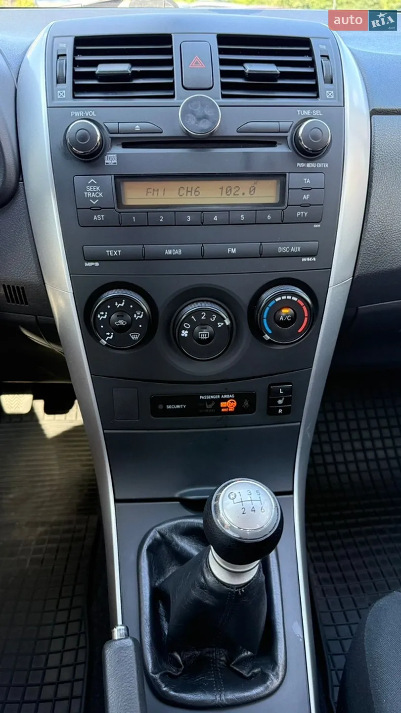 2010 Toyota Corolla - мініатюра 21