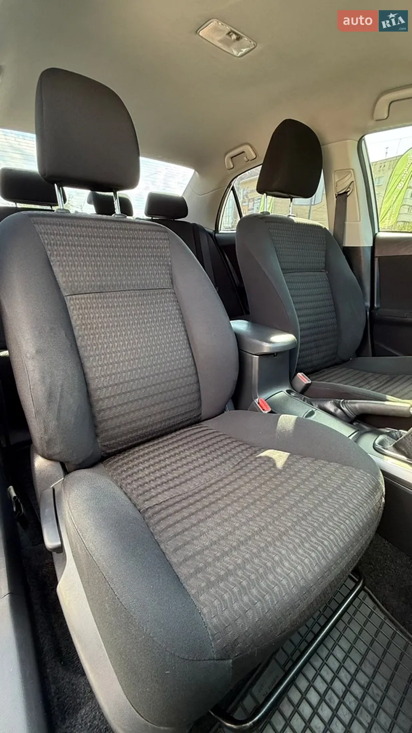 2010 Toyota Corolla - мініатюра 28