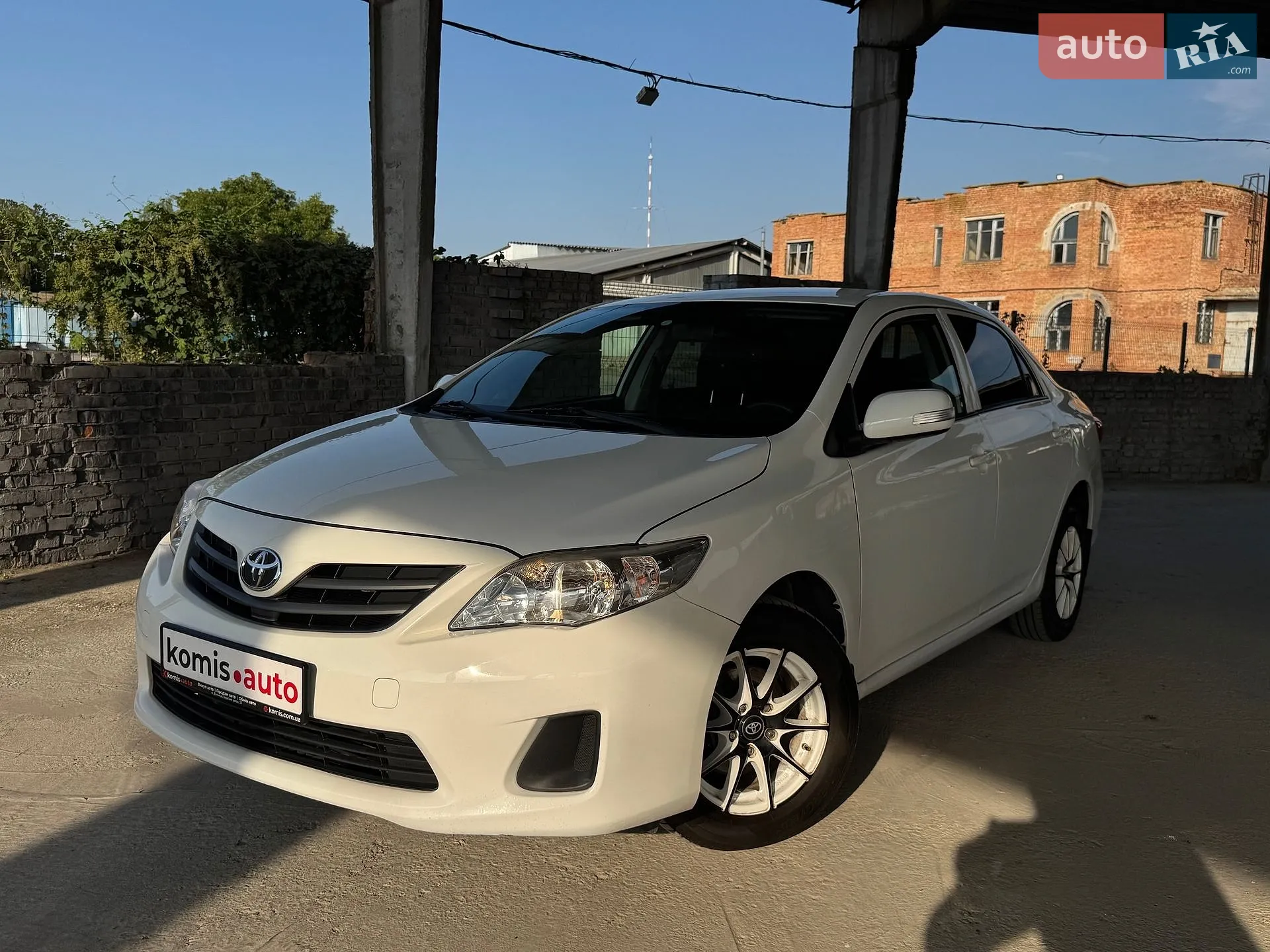 Toyota Corolla 2018 VIN 5YFBURHE1JP818300 фото оголошення 14 з 21