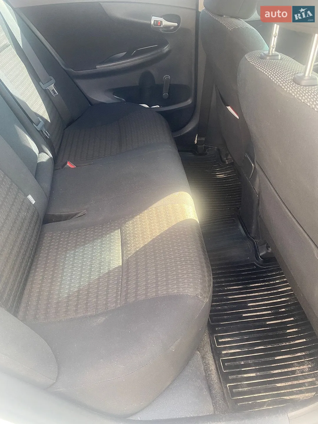 2010 Toyota Corolla - мініатюра 3