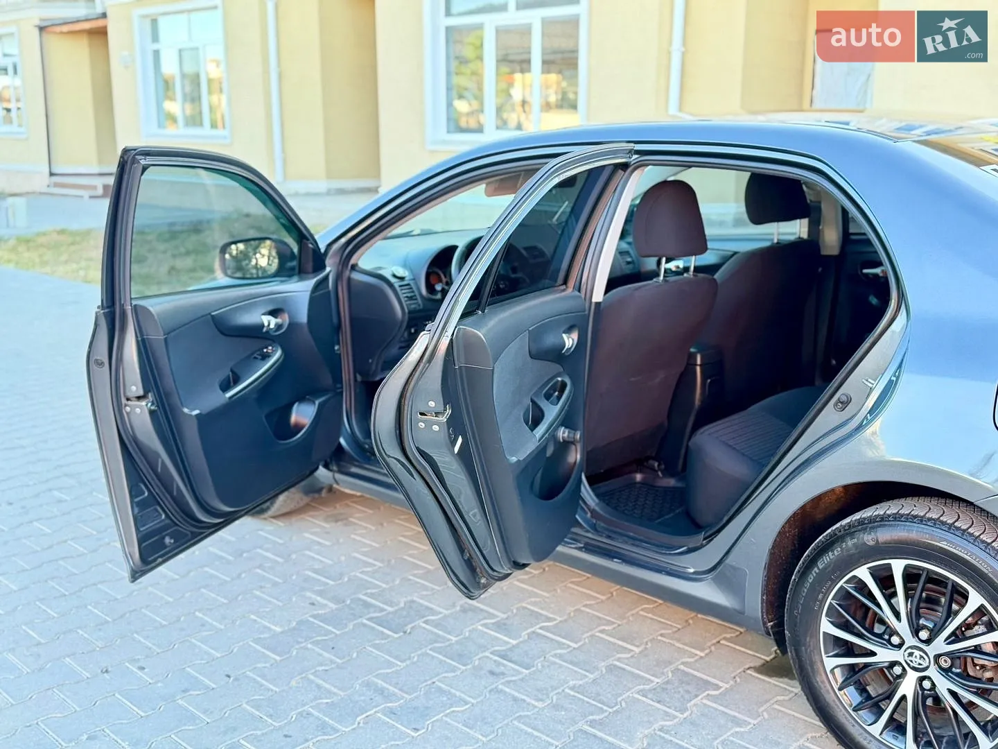 2011 Toyota Corolla - мініатюра 31