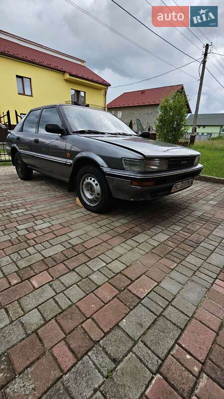 Лифтбек Toyota Corona 1989 в Бориславе