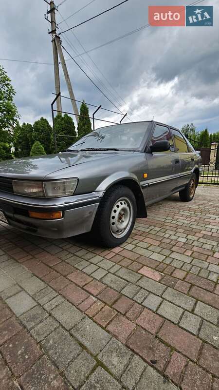 Лифтбек Toyota Corona 1989 в Бориславе