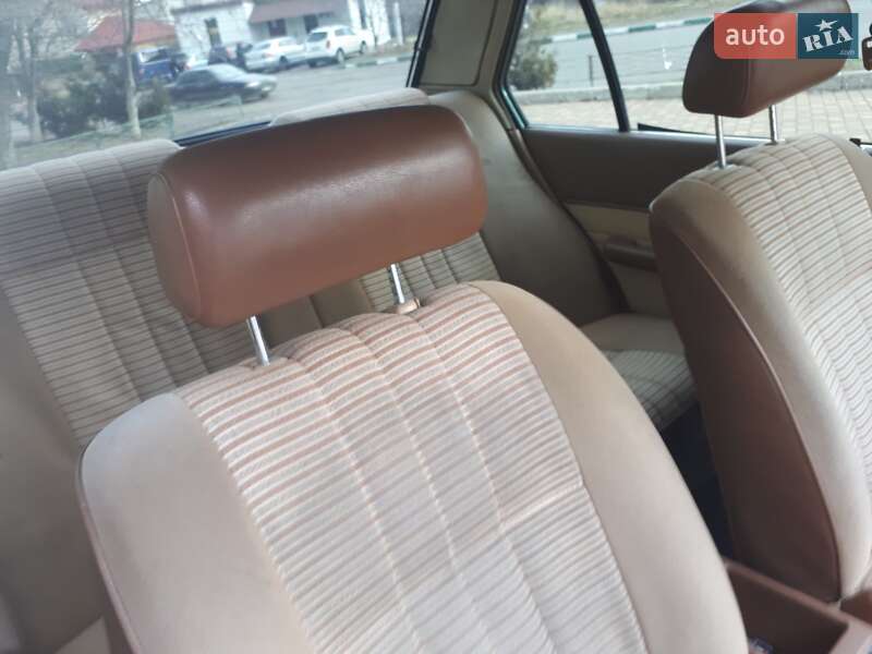 Седан Toyota Corona 1983 в Черноморске