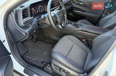 Внедорожник / Кроссовер Toyota Crown 2024 в 