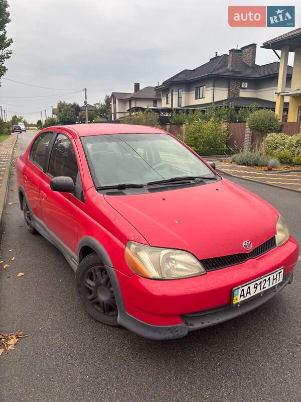 Седан Toyota Echo 2001 в Киеве