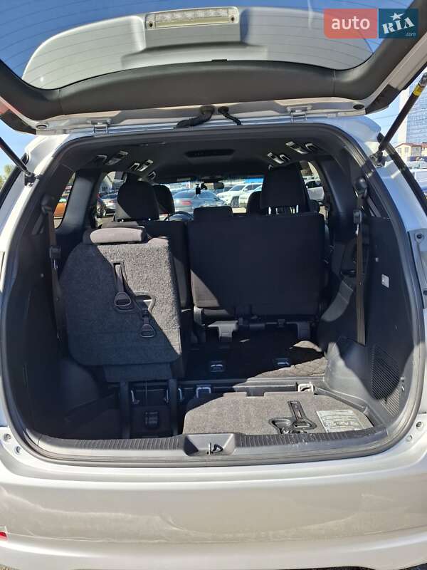 Минивэн Toyota Estima 2017 в Киеве фото 3 Минивэн Toyota Estima 2017 в Киеве