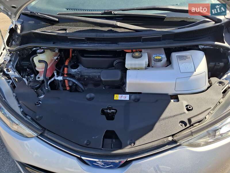 Минивэн Toyota Estima 2017 в Киеве фото 6 Минивэн Toyota Estima 2017 в Киеве