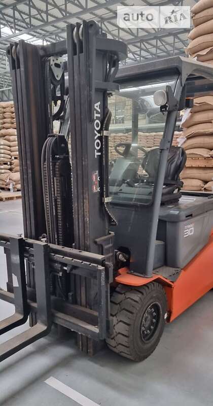 Вилочный погрузчик Toyota FB 2014 в Киеве фото 2 Вилочный погрузчик Toyota FB 2014 в Киеве