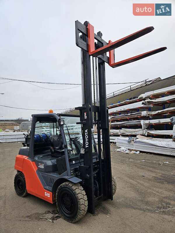 Вилочный погрузчик Toyota FG 2019 в Киеве фото 25 Вилочный погрузчик Toyota FG 2019 в Киеве