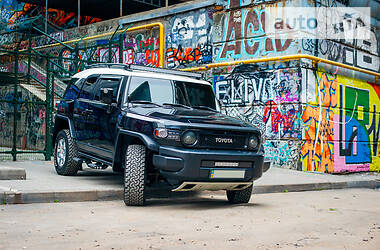 Позашляховик / Кросовер Toyota FJ Cruiser 2006 в 